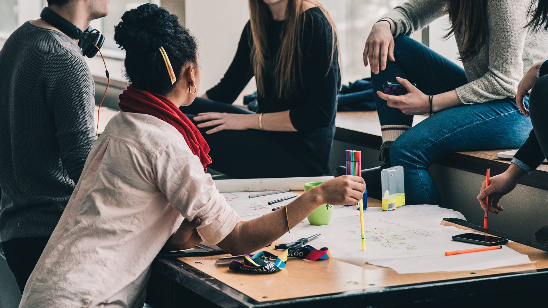 Team Aroundigital al lavoro su strategia digitale, AI adoption e crescita